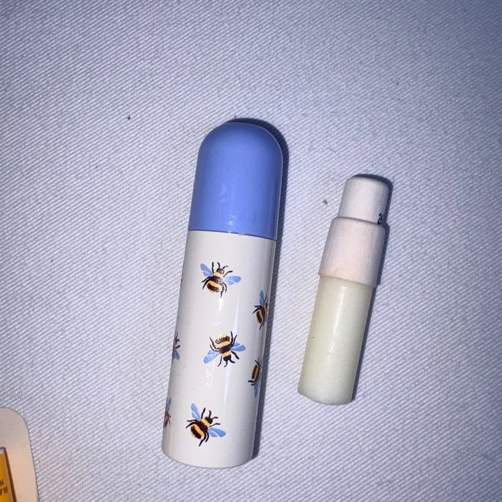 Wild Refillable Lip Balm 4.5g Manuka Honey New Bee Print Case Refill Set